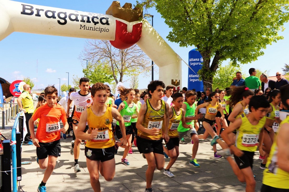 Corrida das Cantarinhas em Bragança na manhã do dia 5 de maio.